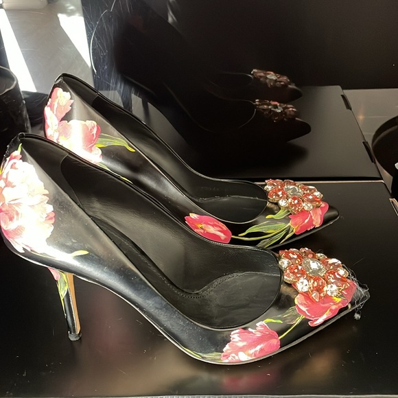 Dolce & Gabbana leather pump. - Picture 2 of 6
